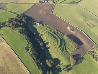 Oblique aerial view of the remains of the fort and settlement at The Chesters, Drem, taken from the ESE.