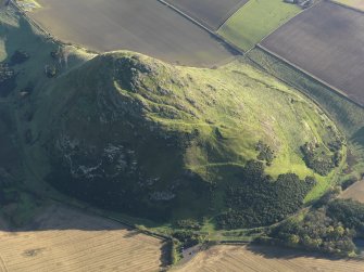 Oblique aerial view of the remains of the fort and settlement on North Berwick Law, taken from the NW.