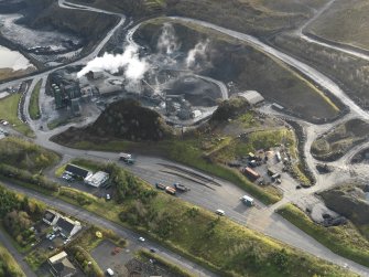 Oblique aerial view centred on the quarry, taken from the NW.
