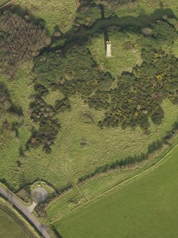 Oblique aerial view centred on the remains of the fort with the monument adjacent, taken from the SSW.