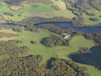 General oblique aerial view centred on the castle, taken from the SW.