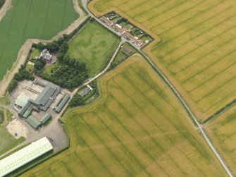 Oblique aerial view centred on the farmhouse and farmsteading and the cropmarks of the enclosure at Greendykes, taken from the NNE.