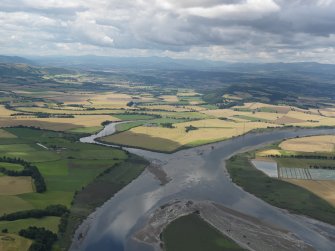 General oblique aerial view looking across Carpow Bank towards the confluence of the Rivers Earn and Tay, taken from the ENE.