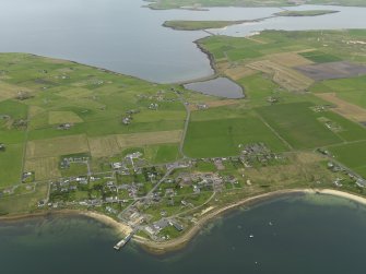 Oblique aerial view centred on the village, taken from the S.