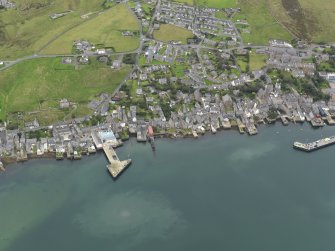 Oblique aerial view centred on the town with a pier adjacent, taken from the ESE.