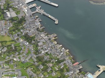 Oblique aerial view centred on the town with the ferry terminal and pier adjacent, taken from the SSW.