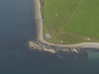 Oblique aerial view centred on the Galtness Coastal Battery, taken from the SW.