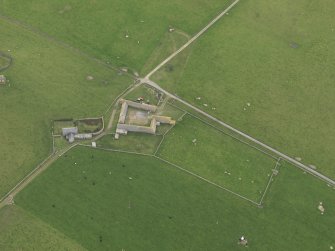 Oblique aerial view centred on the farmhouse with the farmstead adjacent, taken from the N.