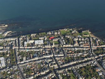 Oblique aerial view centred on the town and university, taken from the S.