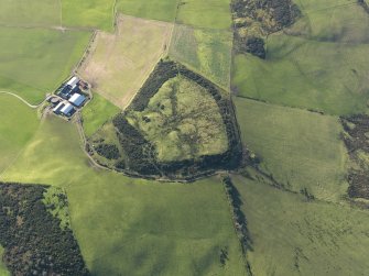 Oblique aerial view of the remains of Cnoc Araich fort, taken from the NE.