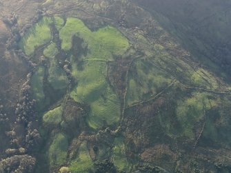 Oblique aerial view centred on the remains of the field banks and the rig and furrow, taken from the NE.