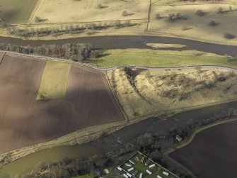 Oblique aerial view centred on the remains of the castle, taken from the SE.