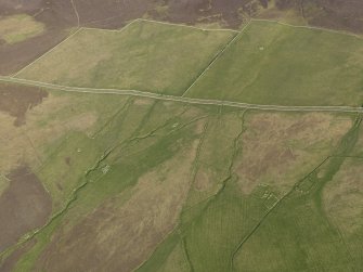 Oblique aerial view centred on the remains of the farmsteads of Dale and Starling, taken from the NW.