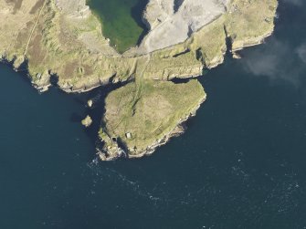 Oblique aerial view centred on the searchlight battery at Stanger Head, taken from the SE.