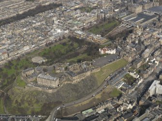 Oblique aerial view centred on Edinburgh Castle, taken from the SW.