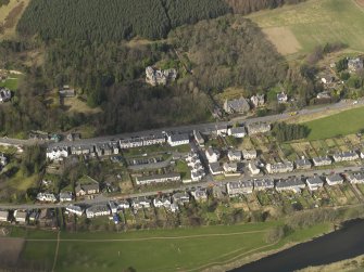 Oblique aerial view centred on the village, taken from the S.