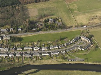 Oblique aerial view centred on Tweedholm Avenue East, taken from the S.