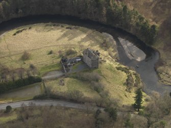 Oblique aerial view centred on the castle, taken from the N.