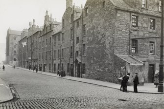 EPS/42/2  Photograph of Gifford Park, South side, looking East also showing part of 133 Buccleuch Street.
Edinburgh Photographic Society Survey of Edinburgh and District, Ward XIV George Square.