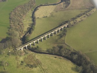 Oblique aerial view centred on the viaduct, taken from the W.