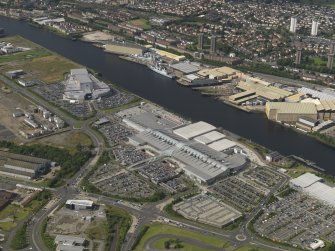 Oblique aerial view of the Braehead Retail Park with the Elderslie Shipyard beyond, taken from the S.