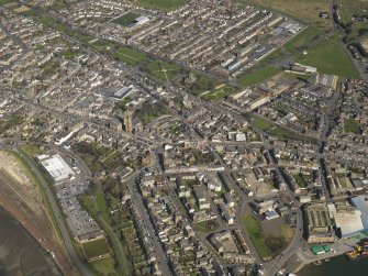 General oblique aerial view centred on the town, taken from the SW.
