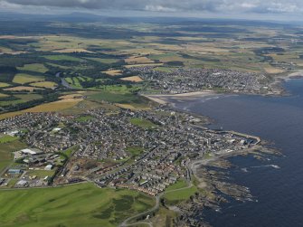 General oblique aerial view centred on Macduff with Banff adjacent, taken from the E.