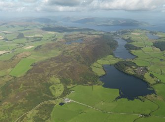 General oblique aerial view looking towards Loch Dhu and Barone Hill in the distance from Scalpsie Bay, taken from the SSW. Loch Quien is at the bottom right, with Loch Fad beyond it.