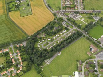 Oblique aerial view centred on the housing estate, taken from the E.