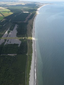 General oblique aerial view centred on the beach, taken from the SE.