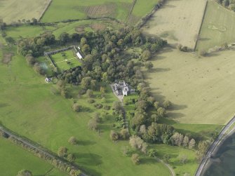 Oblique aerial view centred on the castle, taken from the SE.