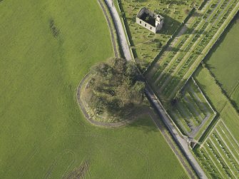 Oblique aerial view centred on the earthwork, taken from the SE.