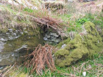 High Morlaggan: filling gaps between natural boulders to make field boundaries