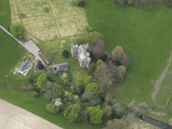 Oblique aerial view centred on the castle with the custodian's house adjacent, taken from the E.