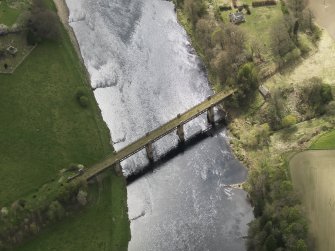 Oblique aerial view centred on the railway viaduct, taken from the NNE.