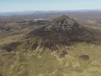General oblique aerial view of Morven with the remains of the aisled buildings in the foreground, taken from the SE.