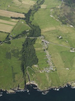 Oblique aerial view centered on the harbour at Latheronwheel, taken from the SE.