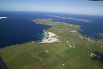General oblique aerial view of the N of Westray centred on Links of Noltland settlement, taken from the W.