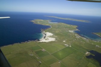 General oblique aerial view pf the N of Westray centred on Links of Noltland settlement, taken from the W.