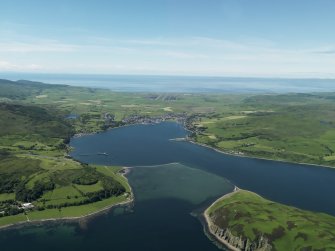 General oblique aerial view centred on the town, taken from the SE.