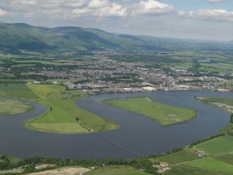 General oblique aerial view (distant) centred on the town, taken from the SW.