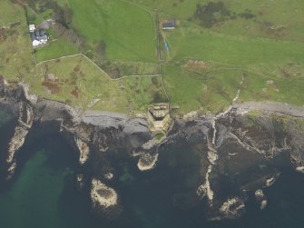 Oblique aerial view centred on the remains of the castle, taken from the S.