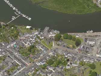 Oblique aerial view of Kirkcudbright centred on MacLellan's Castle, taken from the SSE.