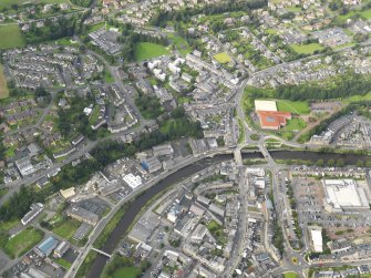 Oblique aerial view centred on the North Bridge area, taken from the SSW.