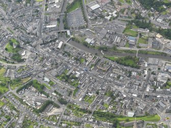 Oblique aerial view centred on the High Street, taken from the NE.