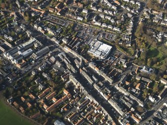 Oblique aerial view centred on the central area of the town, taken from the SE.