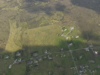 Oblique aerial view centred on the buildings and field system at NG 7842 7778, taken from the SSW.