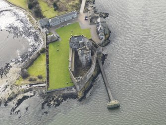 General oblique aerial view centred on Blackness Castle, taken from the NNE.