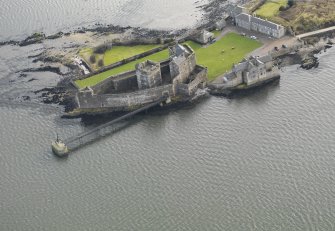 General oblique aerial view centred on Blackness Castle, taken from the NW.