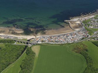 General oblique aerial view centred on the Seatown part of the town of Cullen, taken from the SSW.